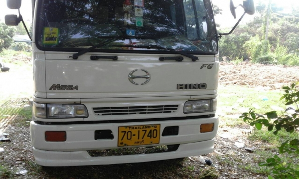 หกล้อ ฮีโน่ FD176 HO7D195แรง แอร์เย็นๆ ยาง8.25ช่วงยาว 6.20ม สภาพดีสวยพร้อมใช้งาน ทะเบียนพร้อมโอน