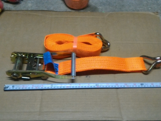 ชุดสายสำหรับช่วยรัดสิ่งของ ขนาด 2 นิ้ว ยาว 10 เมตร รับน้ำหนักได้ 2000 KG. ใช้ได้กับหลังรถกะบะเวลาบรรทุกสิ่งของ หรือใช้ได้อเนกประสงค์ สายรัดทำด้วยไนล่อนคุณภาพดี