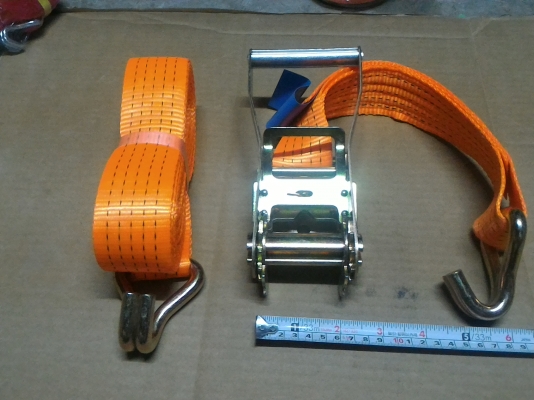 ชุดสายสำหรับช่วยรัดสิ่งของ ขนาด 2 นิ้ว ยาว 10 เมตร รับน้ำหนักได้ 2000 KG. ใช้ได้กับหลังรถกะบะเวลาบรรทุกสิ่งของ หรือใช้ได้อเนกประสงค์ สายรัดทำด้วยไนล่อนคุณภาพดี