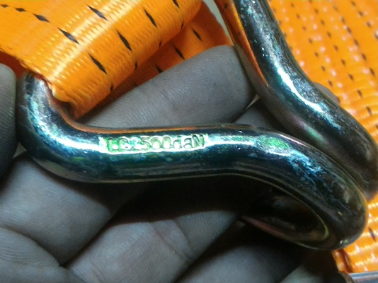 ชุดสายสำหรับช่วยรัดสิ่งของ ขนาด 2 นิ้ว ยาว 10 เมตร รับน้ำหนักได้ 2000 KG. ใช้ได้กับหลังรถกะบะเวลาบรรทุกสิ่งของ หรือใช้ได้อเนกประสงค์ สายรัดทำด้วยไนล่อนคุณภาพดี