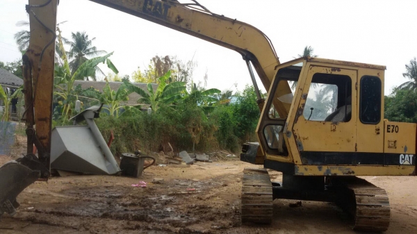 ขาย 255,000บาท แบคโคร  แคชE70.แขนยาว เครื่องปั้มแรงดี 4D31-เอกสารอินวอย