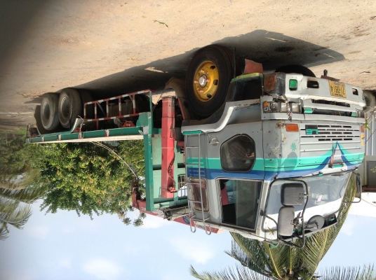 รถสิบล้อติดเครน