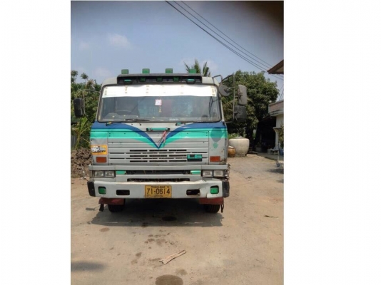 สิบล้อติดเครน