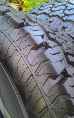 ขาย ยาง A/T 285/75/16 สวยๆ