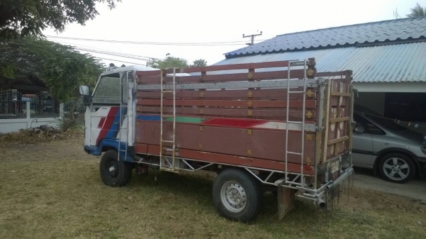 รถเกษตร เครื่อง74แรงพร้อมใช้เครื่องดีแคชซีสวย3ตันสบาย