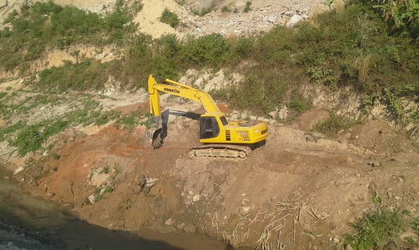 ขาย Komatsu Pc200-6 ซีเรียวสูง รถสภาพสวย มีเล่มทะเบียน พร้อมใช้งาน