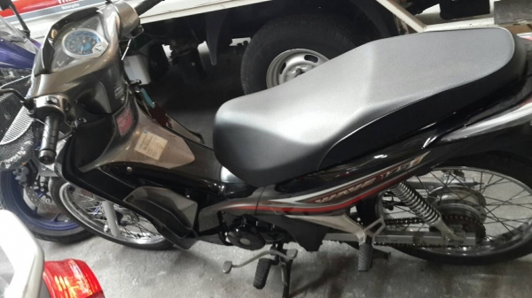 ขาย Honda Wave 125 i ปี 56 สตาร์ทมือ รถวิ่งไปสองหมื่นกว่าโล เครื่องดีเดิมๆ สภาพภายนอกดี เล่มพร้อมชุดโอน