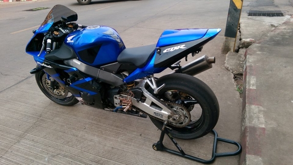 ขายคับ HONDA CBR954 ปี2003 สีสวย ท่อแต่ง เกียร์โยง ยางสลิคหน้าหลังเต็ม มีเบาะคนซ้อน อินวอยส์ สรรพสามิตร ราคา 149000 บาท ส่งได้ทั่วไทยคับ สนใจติดต่อ 081-0578282 FACEBOOK ชาญณรงค์ ป๊อป ชัยอมฤต ไอดีไลน์ POPBIGBIKESAKON คับ สนใจรถสวย ถูก ดี ต้อง POP BIGBIKE S