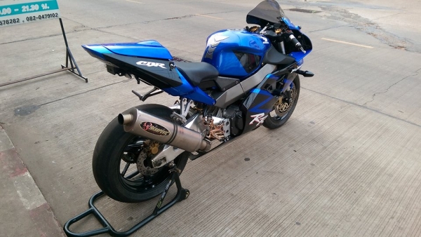 ขายคับ HONDA CBR954 ปี2003 สีสวย ท่อแต่ง เกียร์โยง ยางสลิคหน้าหลังเต็ม มีเบาะคนซ้อน อินวอยส์ สรรพสามิตร ราคา 149000 บาท ส่งได้ทั่วไทยคับ สนใจติดต่อ 081-0578282 FACEBOOK ชาญณรงค์ ป๊อป ชัยอมฤต ไอดีไลน์ POPBIGBIKESAKON คับ สนใจรถสวย ถูก ดี ต้อง POP BIGBIKE S