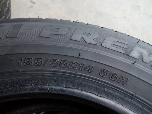 185/65R14 BRIDGESTONE TAXXI PREMIUM ปี14 มี 2 เส้น tel.081-427-3941 ไอดีไลน์  0814273941