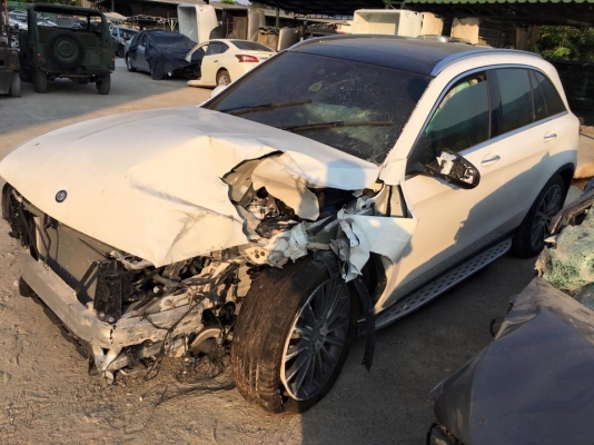 ขายซาก 2016 BENZ GLC250d ป้ายแดง ออกศูนย์ดิลเลอร์