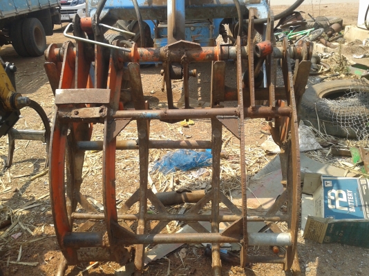 ขายรถคีบอ้อย คีบหน้าของกฤษณะ ตัวรถ6600เสื้อลาย ขายรถคีบอ้อย คีบหน้าของกฤษณะ ตัวรถ6600เสื้อลาย