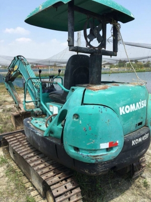 รถแบคโฮเล็ก komatsu รุ่น 8