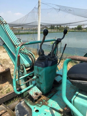 รถแบคโฮเล็ก komatsu รุ่น 8