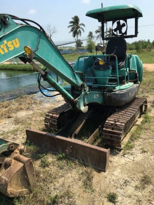 รถแบคโฮเล็ก komatsu รุ่น 8