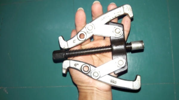 ขายสองขาถอดลูกปืนเก่าเก็บ ขนาด4"TAPARIA Made in India.DROPFORGETSTEEL. ขายสองขาถอดลูกปืนเก่าเก็บ ขนาด4"TAPARIA Made in India.DROPFORGETSTEEL.