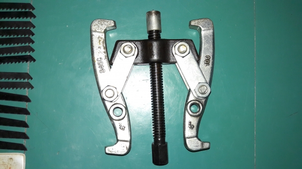 ขายสองขาถอดลูกปืนเก่าเก็บ ขนาด4"TAPARIA Made in India.DROPFORGETSTEEL.