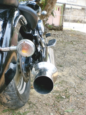 ท่อแต่ง Yamaha DragStar 1100 ทรง Yamaha RoadStar warrior -งานแต่งจากญี่ปุ่น เก่าเก็บ สภาพสวย เสียงทุ้ม นุ่ม ลึก -อัตราเร่งดีกว่าท่อเดิม ปลายท่อและคอสเตนเลส พร้อมใส่ -7,800 ราคาพร้อมส่งทั่วไทย -089-1144720 id: meg.69