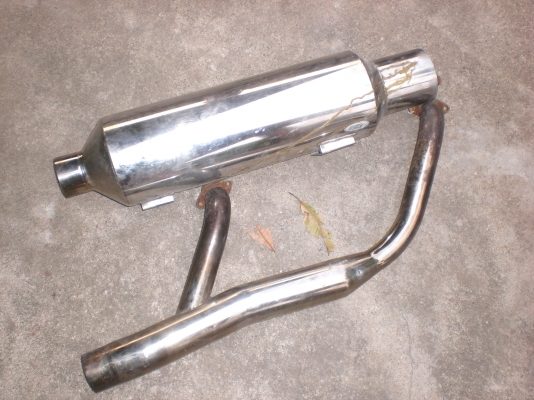 ท่อแต่ง Yamaha DragStar 1100 ทรง Yamaha RoadStar warrior -งานแต่งจากญี่ปุ่น เก่าเก็บ สภาพสวย เสียงทุ้ม นุ่ม ลึก -อัตราเร่งดีกว่าท่อเดิม ปลายท่อและคอสเตนเลส พร้อมใส่ -7,800 ราคาพร้อมส่งทั่วไทย -089-1144720 id: meg.69