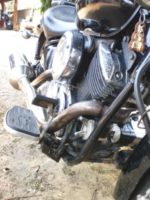 ท่อแต่ง Yamaha DragStar 1100 ทรง Yamaha RoadStar warrior -งานแต่งจากญี่ปุ่น เก่าเก็บ สภาพสวย เสียงทุ้ม นุ่ม ลึก -อัตราเร่งดีกว่าท่อเดิม ปลายท่อและคอสเตนเลส พร้อมใส่ -7,800 ราคาพร้อมส่งทั่วไทย -089-1144720 id: meg.69