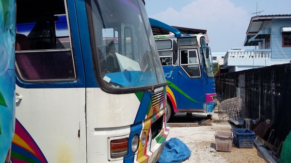 ขายรถบัส2คัน 300000 โทร0870702641