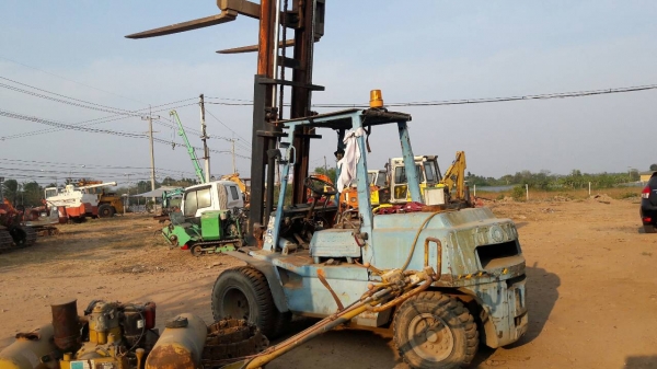 รถยก โฟล์คลิฟท์ ขนาด 4 ตัน TOYOTA: 3FD40 เครื่องดีเซล เสาสูง 4 เมตร งายาว 2 เมตร สภาพสวย พร้อมใช้งาน