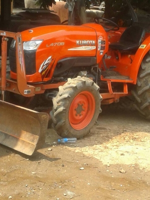 ขายรถไถ KUBOTA L4708 ใช้งานน้อย1900ชม. อุปกรณ์ดันหน้า ผานหลัง เอกสารเล่มทะเบียนพร้อมโอน สนใจโทร 090-8588220คุณนะ 093-3258446คุณบิว หรือเข้าดูสินค้าอื่นๆได้ที่ www.truck.in.th/498 หรือเพจFacebook ณรงค์ ซื้อขายรถมือสอง (เว็บไซต์ส่วนตัว) หรือFacebook คุณนะ ร