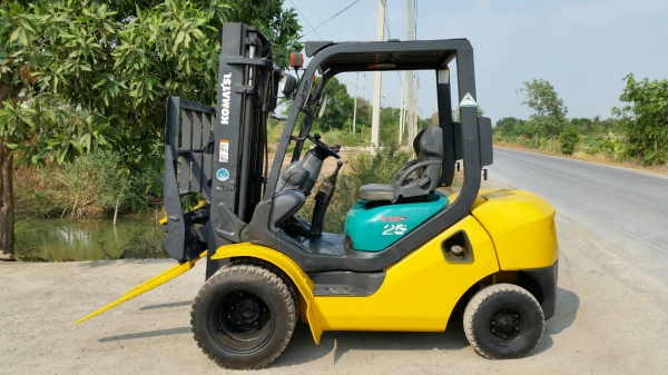 ขายด่วนรถยกKOMATSU FG25-17ยก2.5ตันเสาสูง3เมตรงากะดกได้ยางหน้าคู้รถนอกเพิ่งนำเข้ามายังไม่เคยใช้งานในเมืองไทยเลย