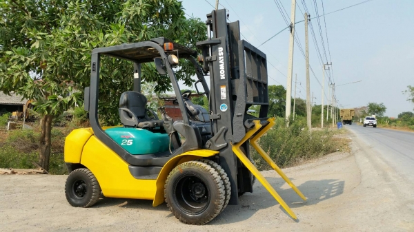 ขายด่วนรถยกKOMATSU FG25-17ยก2.5ตันเสาสูง3เมตรงากะดกได้ยางหน้าคู้รถนอกเพิ่งนำเข้ามายังไม่เคยใช้งานในเมืองไทยเลย