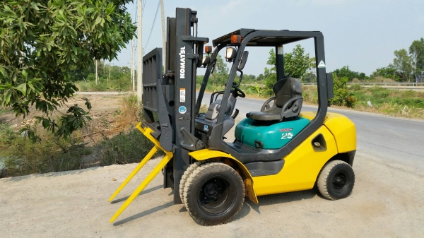 ขายด่วนรถยกKOMATSU FG25-17ยก2.5ตันเสาสูง3เมตรงากะดกได้ยางหน้าคู้รถนอกเพิ่งนำเข้ามายังไม่เคยใช้งานในเมืองไทยเลย