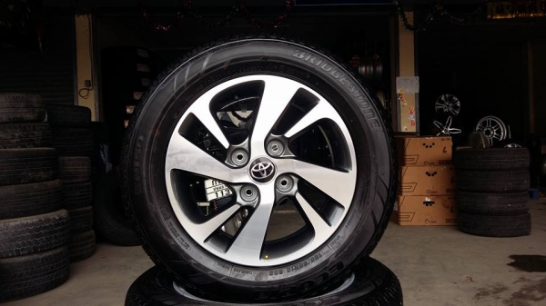 ขายล้อแม็กป้ายแดง avanza 15" ยางปี16 สนใจติดต่อ ตาเล็ก ล้อและยางครับ 081-3747940