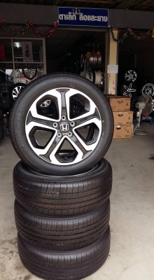 ขายล้อแม็กป้ายแดง hrv 17" ยางปี16 สนใจติดต่อ ตาเล็ก ล้อและยางครับ 081-3747940