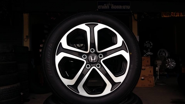 ขายล้อแม็กป้ายแดง hrv 17" ยางปี16 สนใจติดต่อ ตาเล็ก ล้อและยางครับ 081-3747940