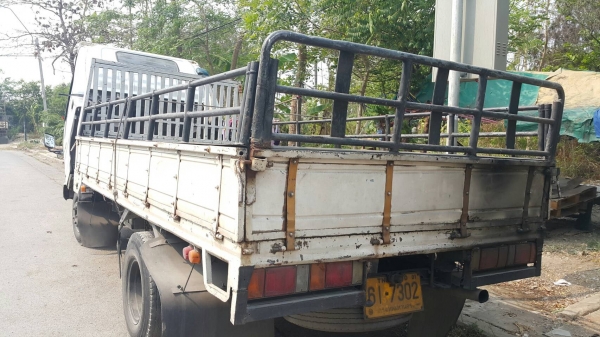 ISUZU 6ล้อ NPR เครื่อง110 แรง  ยาว 4.50ม. เครื่องดี ครัทซีสวย รถไม่ผุ ภาษีไม่ขาด ขาย290,000 บาท ศุภากร 081-1903107 ,081-4252943