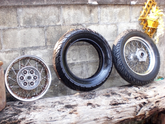 -วงล้อหน้า(พร้อมยาง) Yamaha Dragstar1100 -ราคา 5,500   -วงล้อหลัง Yamaha Dragstar1100 -ราคา 3,500 -089-1144720 id: meg.69