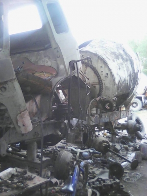 10 ล้อโม่ปูน มี 4 คัน ขายตามสภาพ เล่มทะเบียนพร้อม ชุดโอนพร้อม