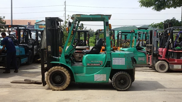 ขายรถ MITSUBISHI ขนาด 3 ตัน  น้ำมันดีเซล  เกียร์ ออโต้ รับประกัน3 เดือน