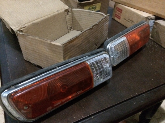 ไฟหรี่หน้า ดัสสัน 521 ใหม่เก่าเก็บ