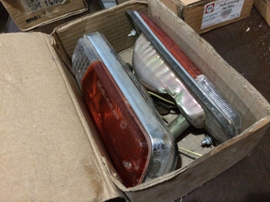 ไฟหรี่หน้า ดัสสัน 521 ใหม่เก่าเก็บ