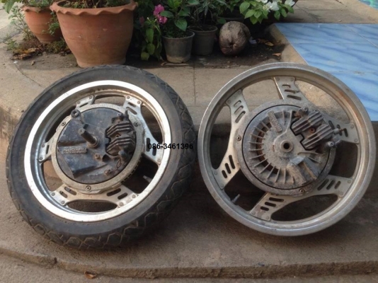 ขายล้อแม็ก honda vf400f  ล้อหน้า16'2.15 ล้อหลัง 18'2.50 ‪#&lrm;