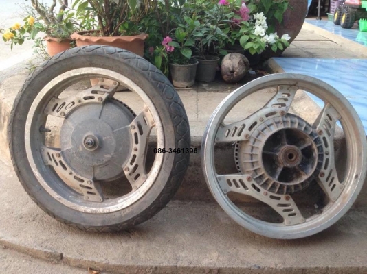 ขายล้อแม็ก honda vf400f  ล้อหน้า16'2.15 ล้อหลัง 18'2.50 ‪#&lrm;