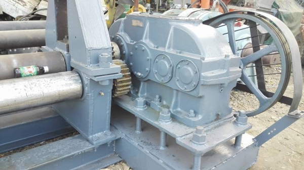 ** Sold **เครื่องม้วนเหล็กแผ่นยาว 8 ฟุต 250 cm. เพลาตัน ลูกกลิ้งโต 7" ม้วนหนา 9 mm. หัวเพลาม้วนแป๊ปได้ ระบบไฟ 380V.