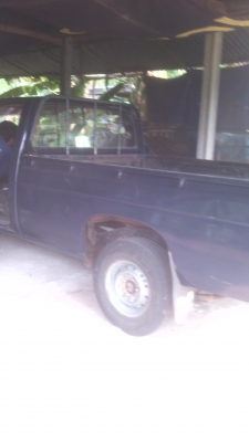 รถกะบะนิสันลิกเอ็มจอโค้าแดง รถกะบะนิสันลิกเอ็มจอโค้าแดง