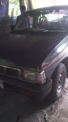 รถกะบะนิสันลิกเอ็มจอโค้าแดง