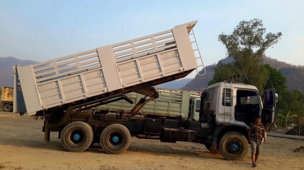 ขายรถบรรทุก ISUZU เครื่อง270 แรง ปี 45 กระบะดัมพ์สามมิตรเปลี่ยนแผงข้าง มีระบบลากพ่วง รถพร้อมใช้งาน