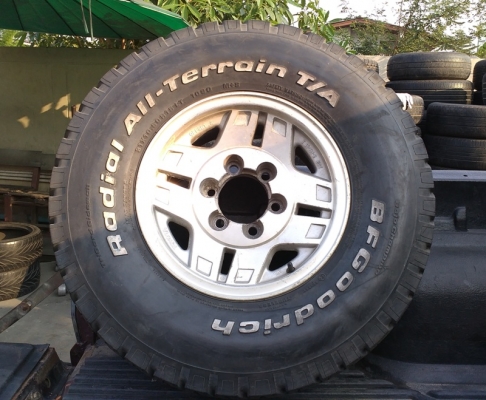 ขายยาง BF 31-10.5-15 พร้อมแม็ก Surf ขายถูกๆมีเส้นเดียวไว้ทำยางอะไหล่