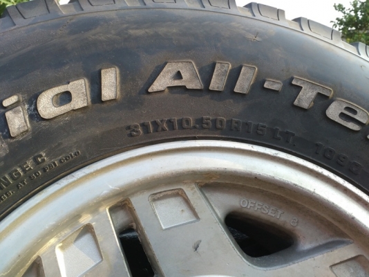 ขายยาง BF 31-10.5-15 พร้อมแม็ก Surf ขายถูกๆมีเส้นเดียวไว้ทำยางอะไหล่