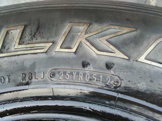 ขายยาง 265-70-16 ปี 12 ถูกๆ 4 เส้น 2,000 บ.