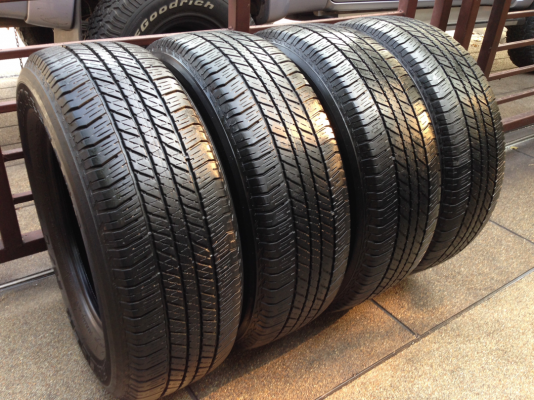 ยาง Bridgestone 265 65 17 ปลายปี14 ดอกเยอะ ไม่มีปะ ราคาไม่แพง ยาง Bridgestone 265 65 17 ปลายปี14 ดอกเยอะ ไม่มีปะ ราคาไม่แพง