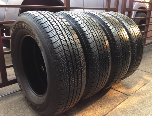 ยาง Bridgestone 265 65 17 ปลายปี14 ดอกเยอะ ไม่มีปะ ราคาไม่แพง